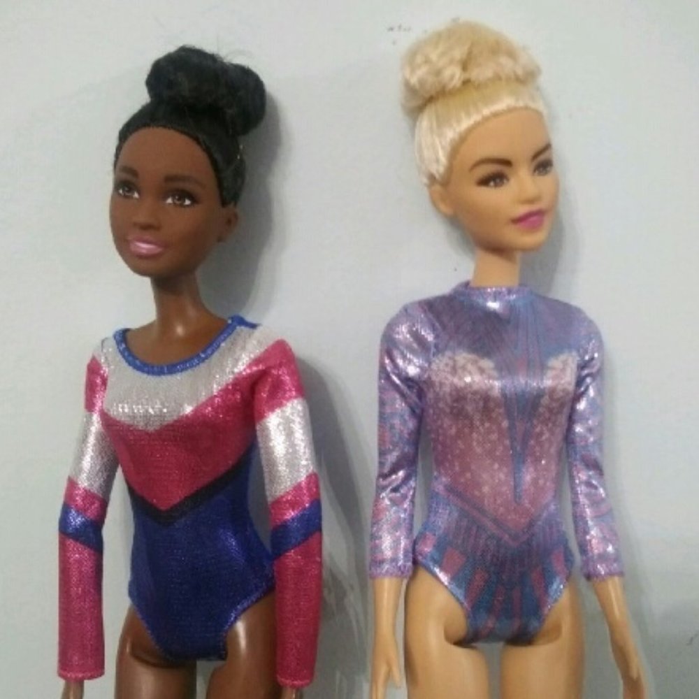 Two Barbie gymnasts with 2 Tokyo 2020 Olympics jackets - Picture 2 of 5